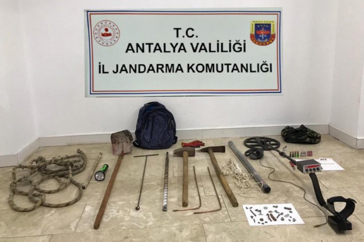 Antik kentte ka&ccedil;ak kazı yapan 6 ş&uuml;pheli tutuklandı