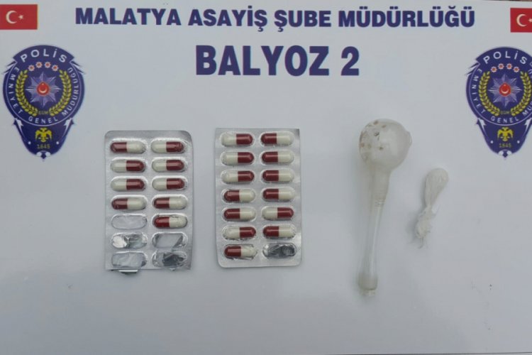 Ş&uuml;pheli ara&ccedil;ta uyuşturucu madde ele ge&ccedil;irildi