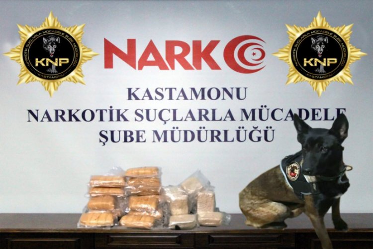 Otomobilde 26 paket halinde 14 kilo eroin yakalandı