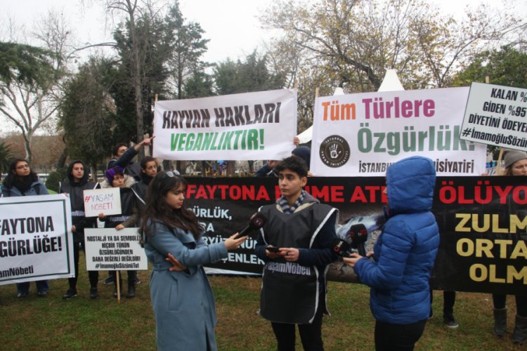 Belediye &ouml;n&uuml;ndeki fayton eylemi 6. g&uuml;n&uuml;nde