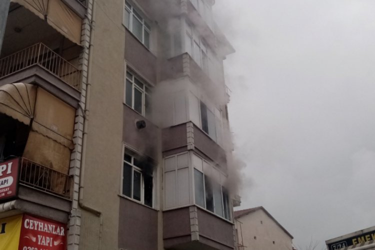 Yanan evde mahsur kalan kadını taksi şof&ouml;r&uuml; kurtardı