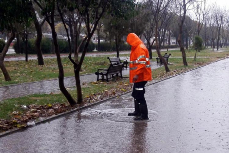 Belediyeden su baskınlarına anında m&uuml;dahale