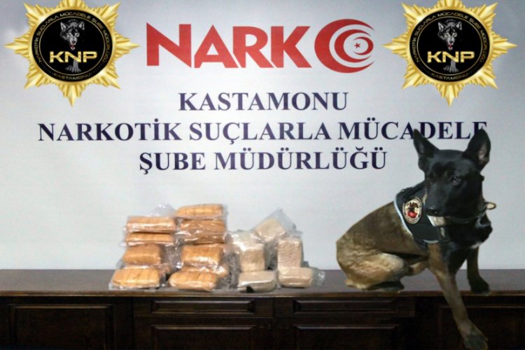 Otomobilde 14 kilo eroin ile yakalanan 2 kardeşe g&ouml;zaltı