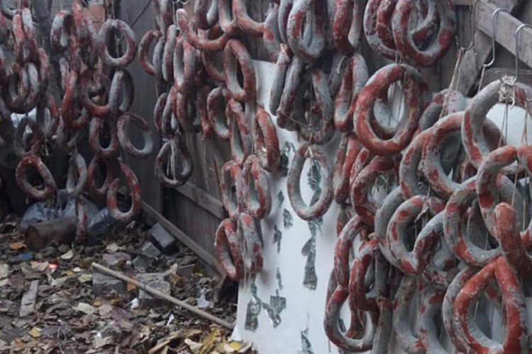 K&uuml;flenmiş sucuklarla yakalanan kişiye para cezası