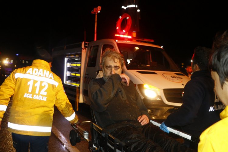 Sele kapılan otomobilde bulunan 5 kişi kurtarıldı