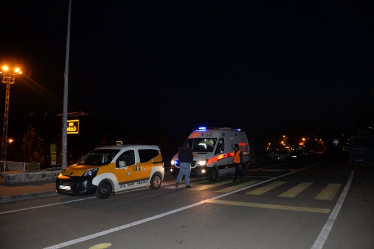 İntihar girişiminde bulunan gen&ccedil; kadını suya atlayan garson kurtardı