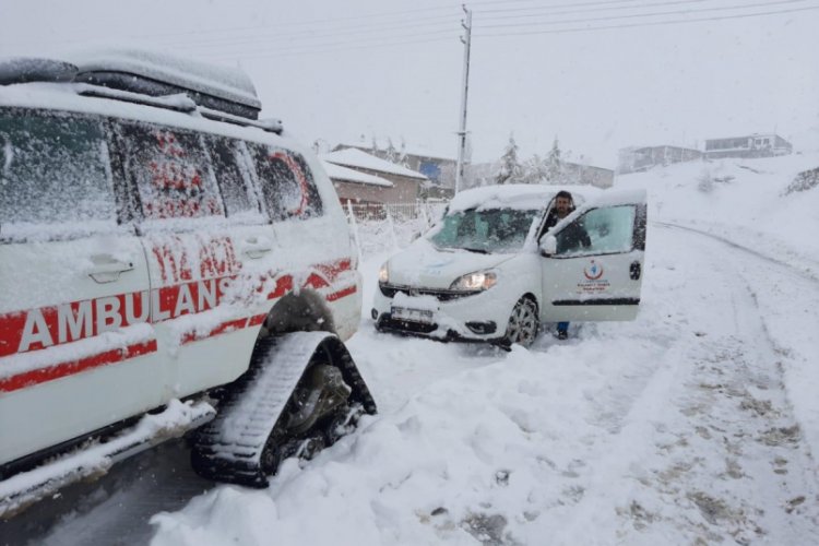 Hemodiyaliz hastaları paletli ambulansla kurtarıldı