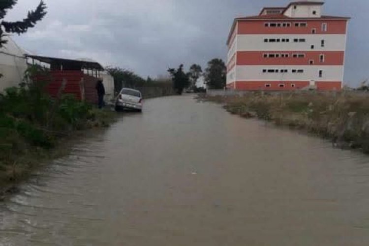 Samandağ'da bir okula aşırı yağış tatili