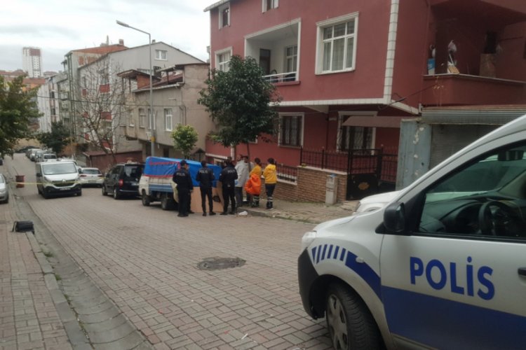Kamyonetin altında erkek cesedi bulundu