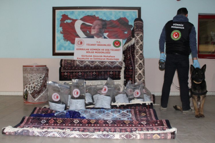 Halıların i&ccedil;inden afyon sakızı &ccedil;ıktı