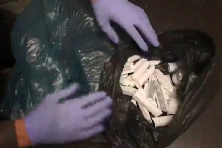 Kapılar kırıldı, uyuşturucu tacirleri yakalandı: 6 g&ouml;zaltı