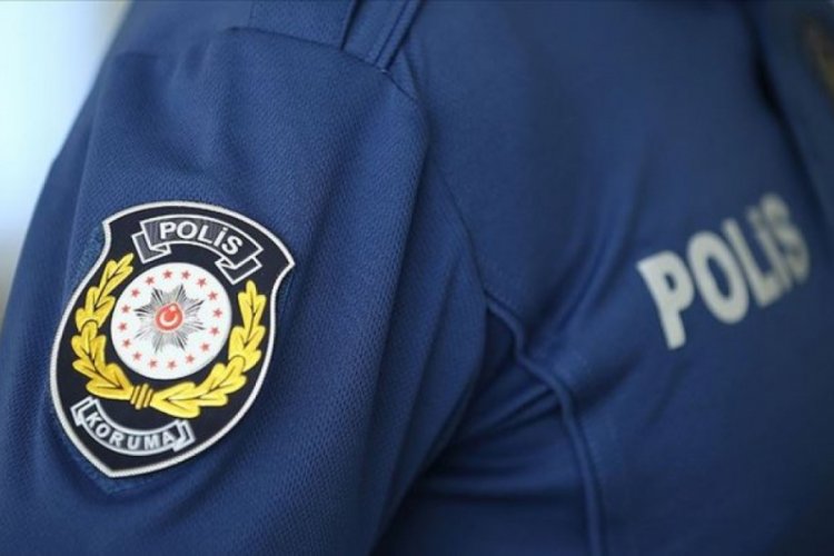 Polis otosu kovaladığı ş&uuml;pheli ara&ccedil;la &ccedil;arpıştı