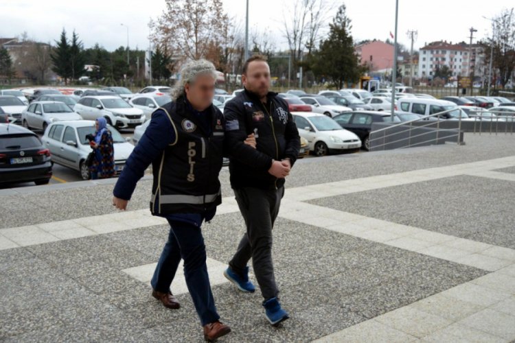Vergi memuru evinde uyuşturucu ile yakalandı