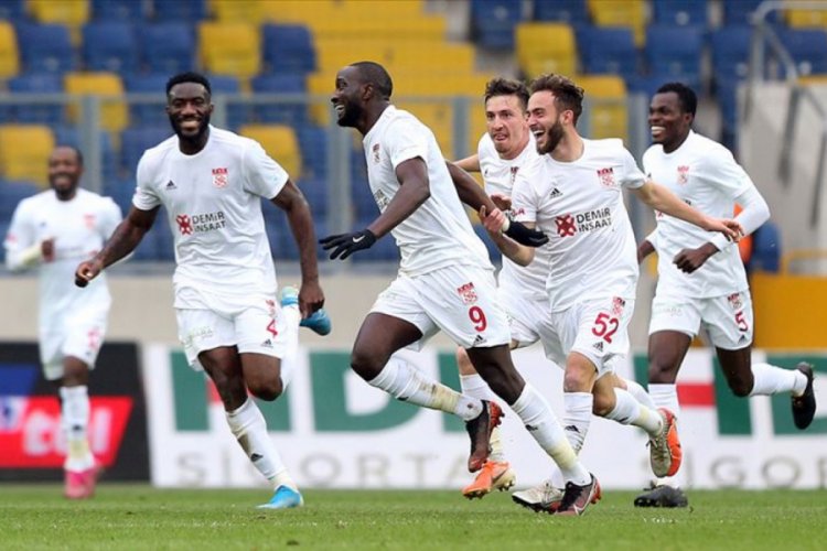 Lider Sivasspor'un şampiyonluk y&uuml;r&uuml;y&uuml;ş&uuml; Sivaslıları heyecanlandırdı