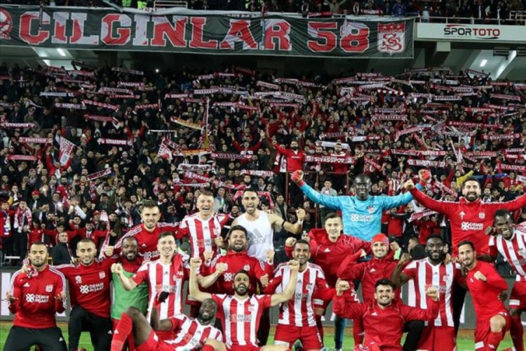Lider Sivasspor'un '58 bilet' kampanyasına destek b&uuml;y&uuml;yor