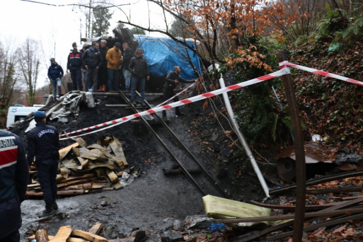 Patlamada 2 kişinin &ouml;ld&uuml;ğ&uuml; maden ocağı m&uuml;h&uuml;rlendi