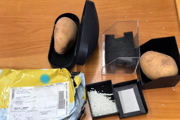 İnternetten sipariş verdi, ambalaj i&ccedil;inden kum ve patates &ccedil;ıktı