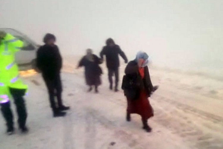 Hasta kurtarmaya giden sağlık ekibi tipi nedeniyle mahsur kaldı