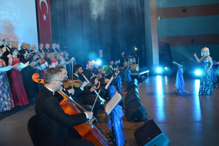 Bursa Barosu T&uuml;rk M&uuml;ziği Korosu sezonun ilk konserini verdi