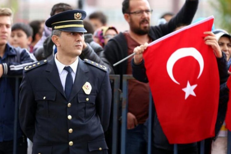 Halı sahada kalp krizi ge&ccedil;iren Sivas Emniyet M&uuml;d&uuml;r Yardımcısı hayatını kaybetti