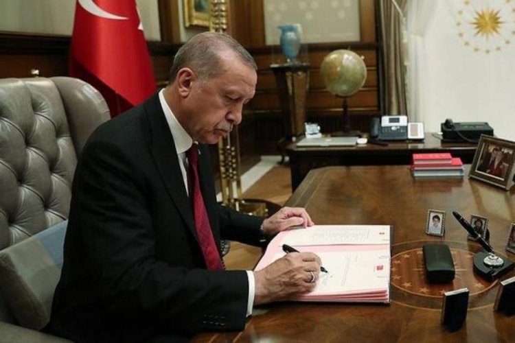 Cumhurbaşkanı Erdoğan imzaladı, 3 isim g&ouml;revden alındı
