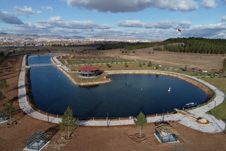 &Uuml;niversite yerleşkesindeki bataklık, park oldu