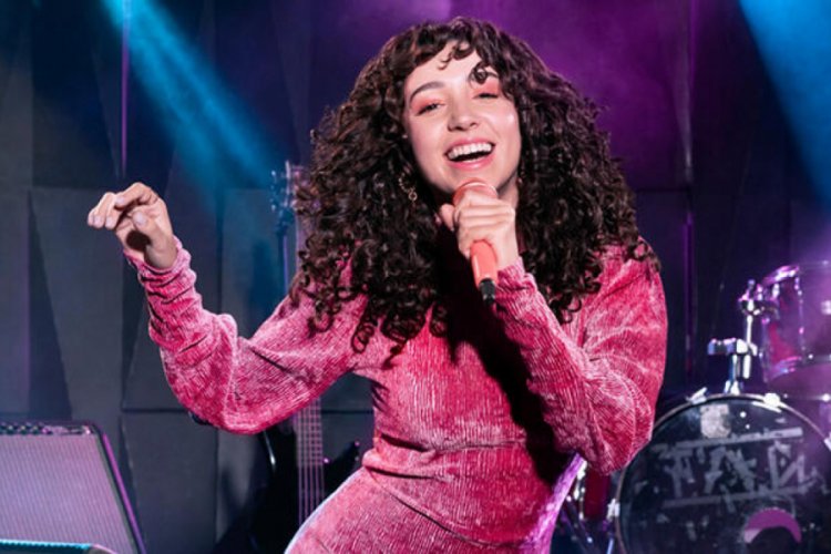 Reklam y&uuml;z&uuml; olan Zeynep Bastık'a  2 milyon TL