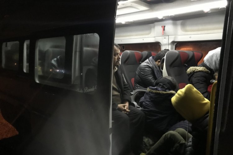 Ağa&ccedil;lık alanlarda saklanan 100 d&uuml;zensiz g&ouml;&ccedil;men yakalandı