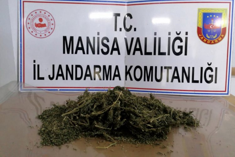 Otomobilden atılan poşetten 750 gram esrar &ccedil;ıktı