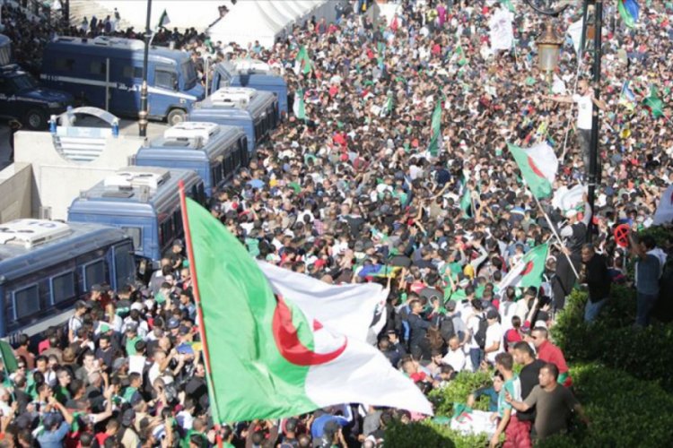 Cezayir'de 2019'a halk hareketi damgasını vurdu