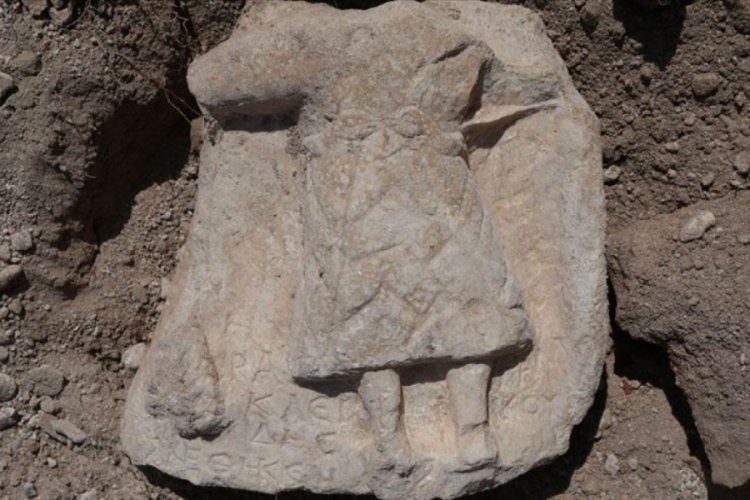 Hadrianaupolis'te 1800 yıllık 'adak levhası' bulundu