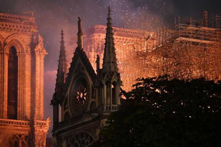 Notre Dame Katedrali'nin tamamen kurtarılma şansı y&uuml;zde 50