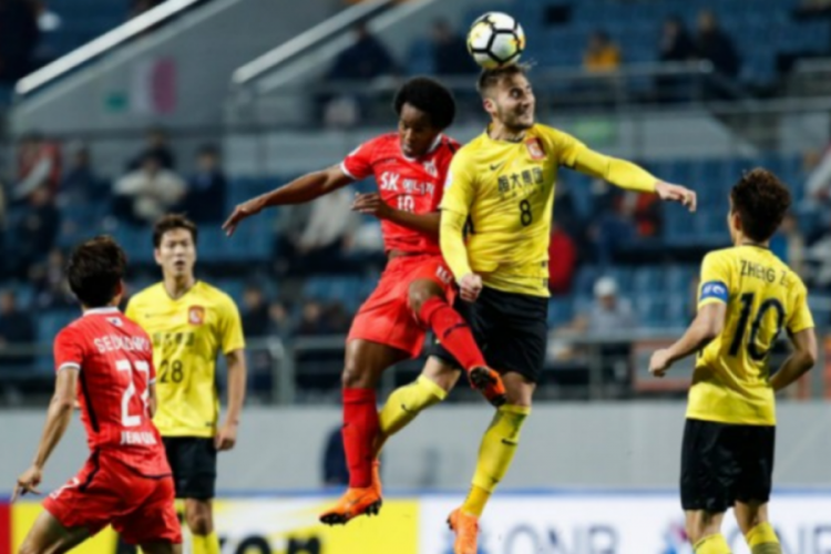 &Ccedil;in'de yabancı futbolculara yıllık maaşta sınır