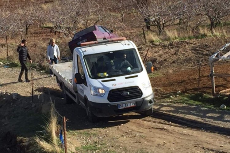 Freni tutmayan ara&ccedil; tellere &ccedil;arparak durabildi