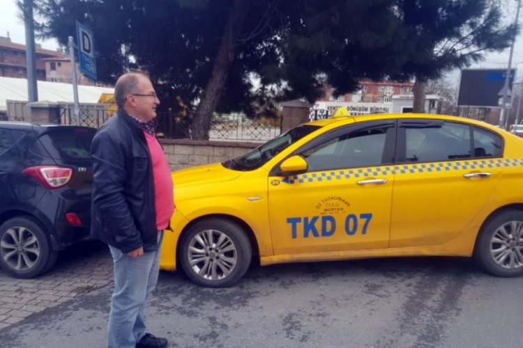 İdrar testi i&ccedil;in numune veren şof&ouml;rler, g&uuml;venlik g&ouml;revlilerince izleniyor