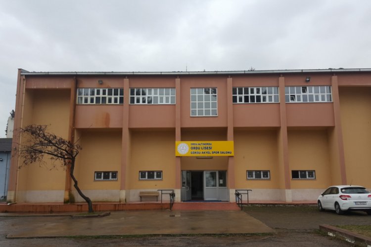 Kazada &ouml;len hentbolcu G&ouml;ksu'nun adı okulunda yaşatılıyor