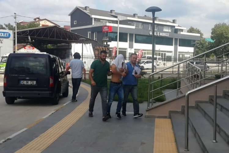 Alkol alırken tartıştığı genci bı&ccedil;aklayan şahıs hakim karşısına &ccedil;ıktı
