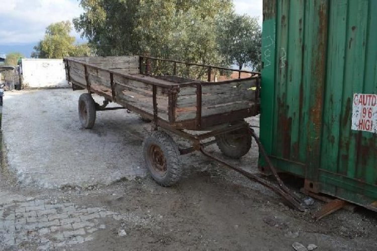 Trakt&ouml;r ile y&uuml;k konteyneri arasına sıkışan &ccedil;ift&ccedil;i hayatın kaybetti