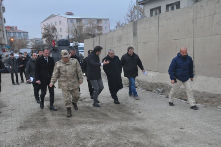 Valisi G&uuml;nd&uuml;z&ouml;z, Bulanık'ta kayyumu ziyaret etti