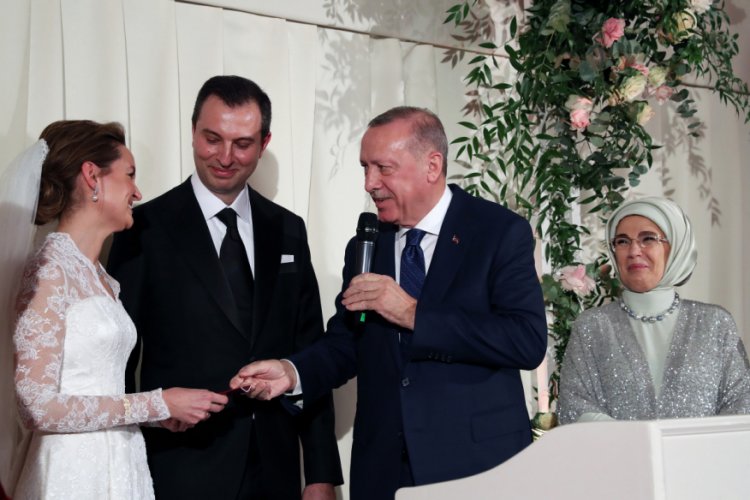 Erdoğan, Bakan Akar'ın oğlunun nikahında şahitlik yaptı