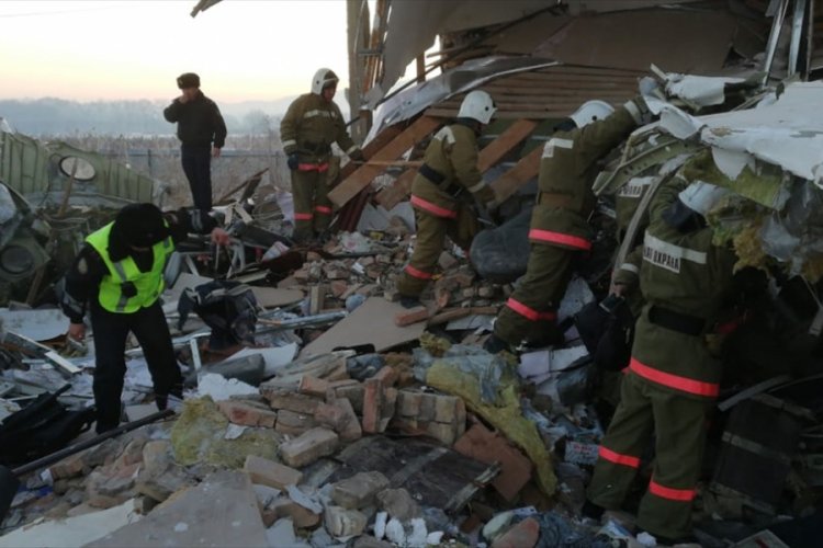 Kazakistan'da yolcu u&ccedil;ağı d&uuml;şt&uuml;: 15 &ouml;l&uuml;