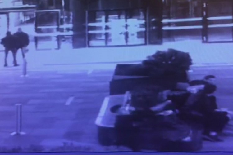 Tuvalet sırası kavgasında 3 kardeş bı&ccedil;aklandı