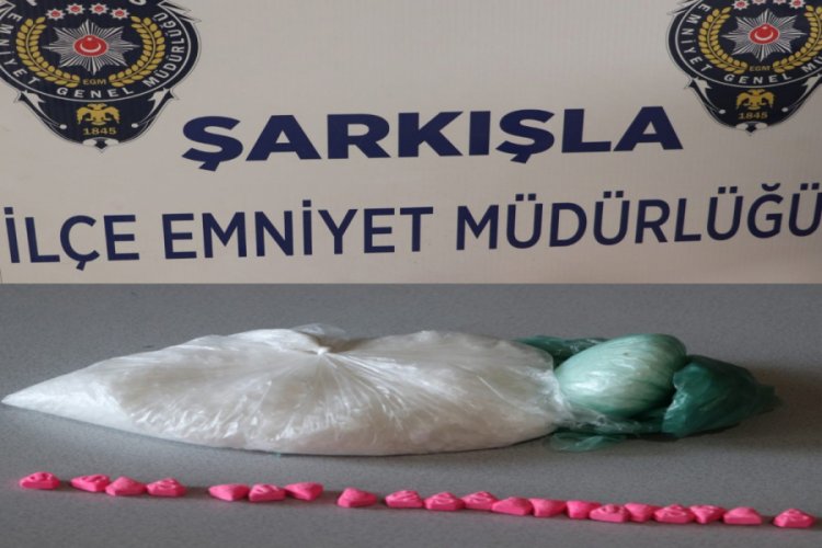 Sokak satıcılarından 65 bin TL'lik uyuşturucu madde &ccedil;ıktı