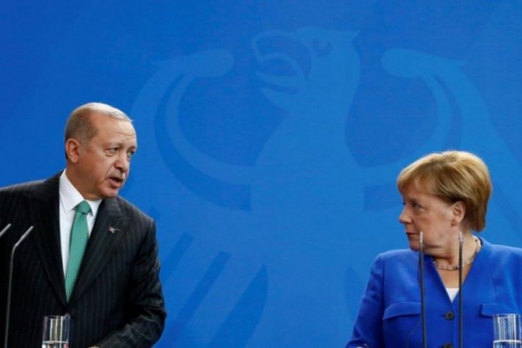 Merkel tedirgin oldu, T&uuml;rkiye'ye geliyor