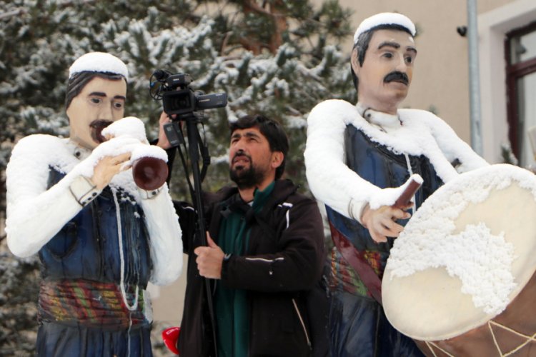 Doğu yeniden beyaza b&uuml;r&uuml;nd&uuml;