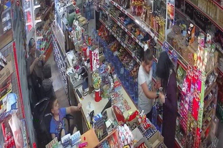 Komşusunun marketinden sigara &ccedil;aldı
