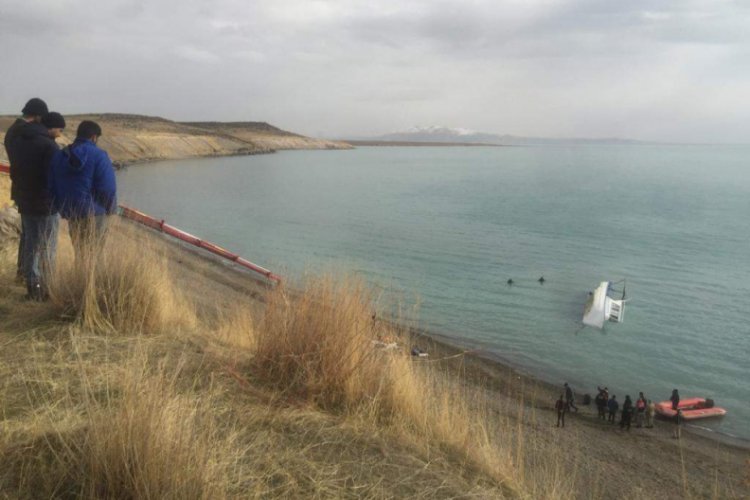 Van G&ouml;l&uuml;'ndeki tekne faciasıyla ilgili 2 kişi g&ouml;zaltına alındı