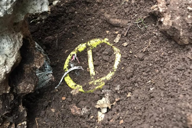 Kayanın altına tuzaklanan EYP imha edildi