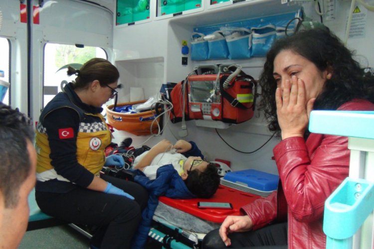 Yaralı &ccedil;ocuğun annesi, polise kazayı g&ouml;zyaşları arasında anlattı