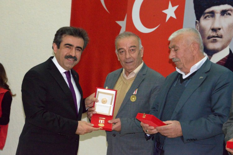 Diyarbakır'da 170 Kıbrıs gazisine madalya ve berat